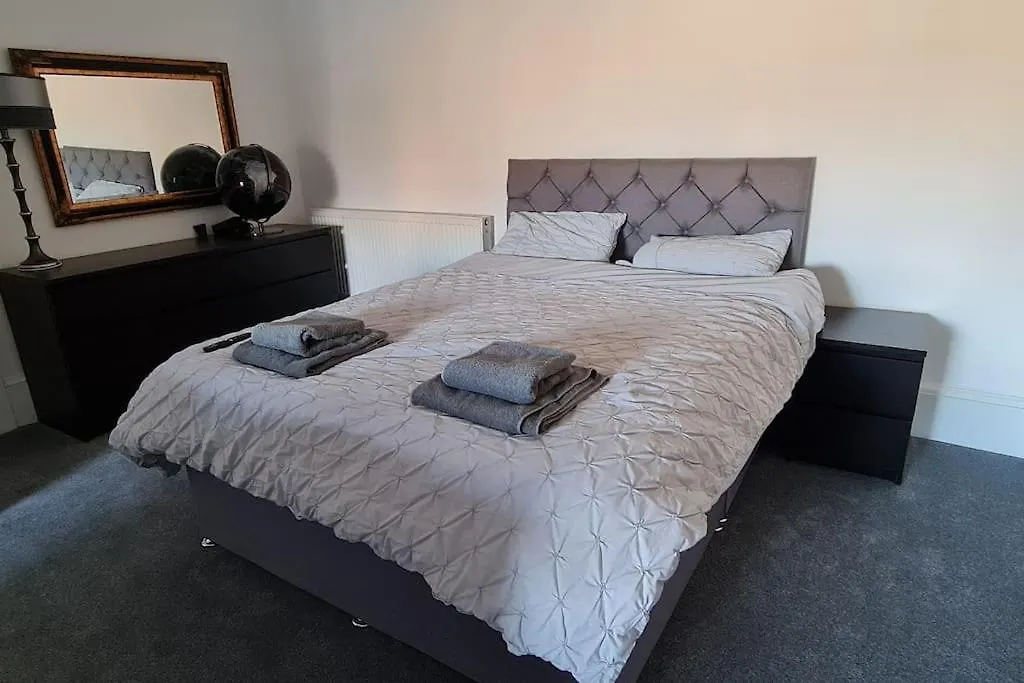Large 4 Bed Apartment Edinburgh United Kingdom