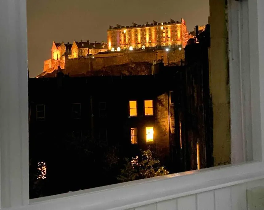 Large 4 Bed Apartment Edinburgh 0*,